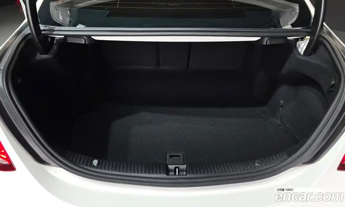 Mercedes-Benz C-Class 2017 2.0 Автомат в Москве № 287402, фото 20