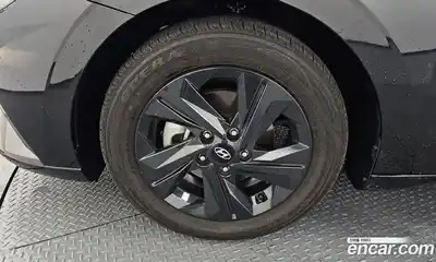 Hyundai Avante 2023 1.6 Автомат в Москве № 357416, миниатюра 5