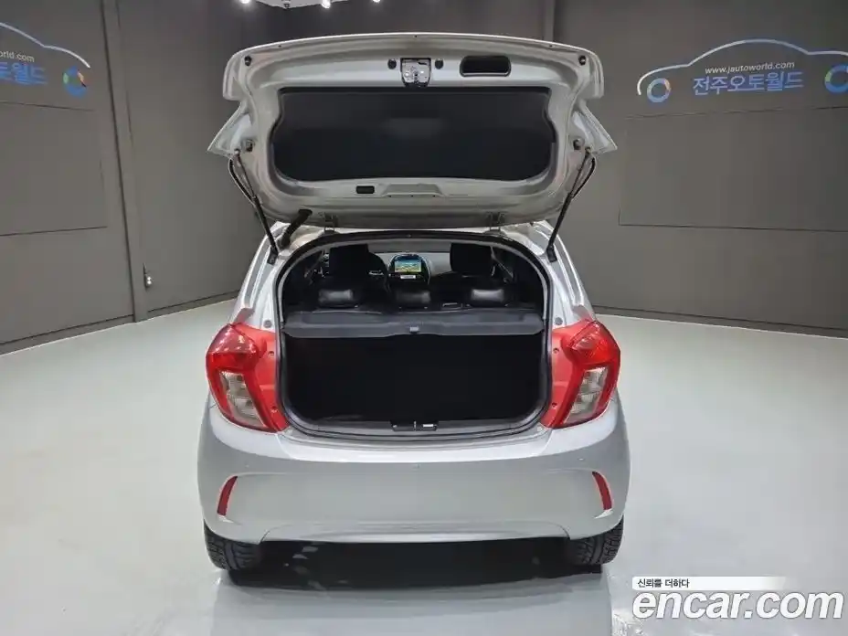 Chevrolet Spark 2017 1.0 Автомат в Москве № 37822, фото 19