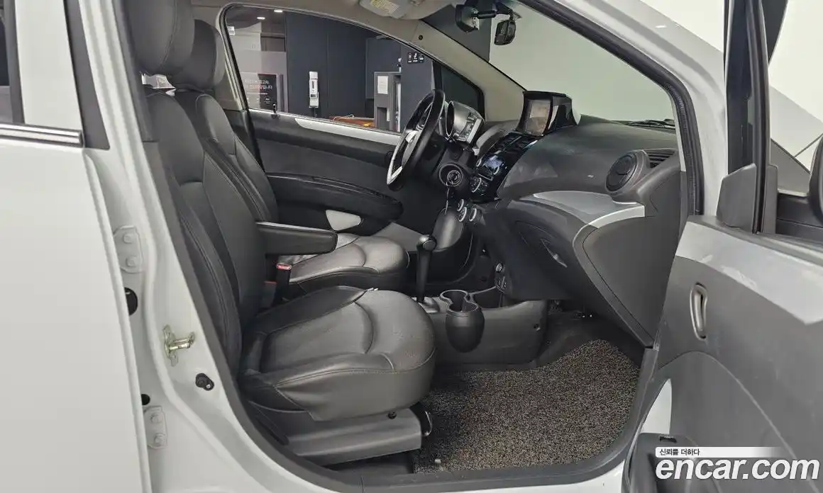 Chevrolet Spark 2013 1.0 Автомат в Москве № 390069, фото 11