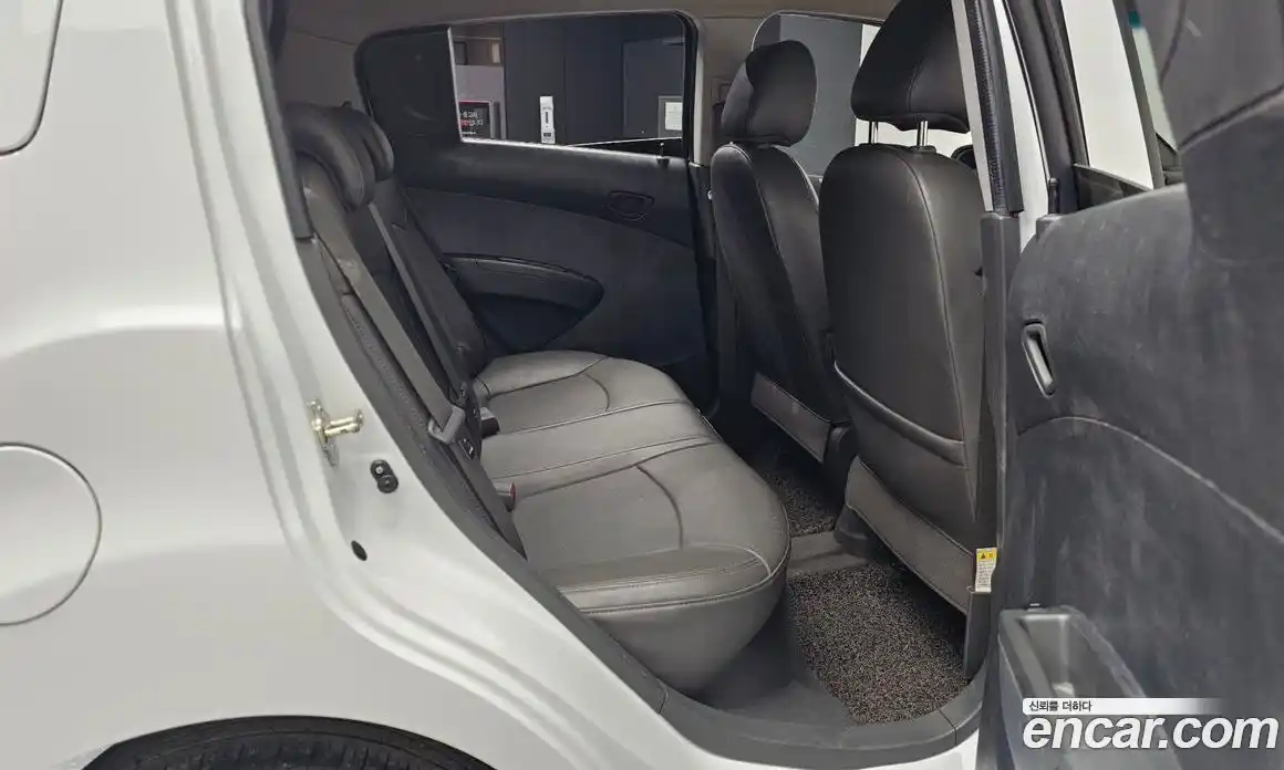 Chevrolet Spark 2013 1.0 Автомат в Москве № 390069, фото 12