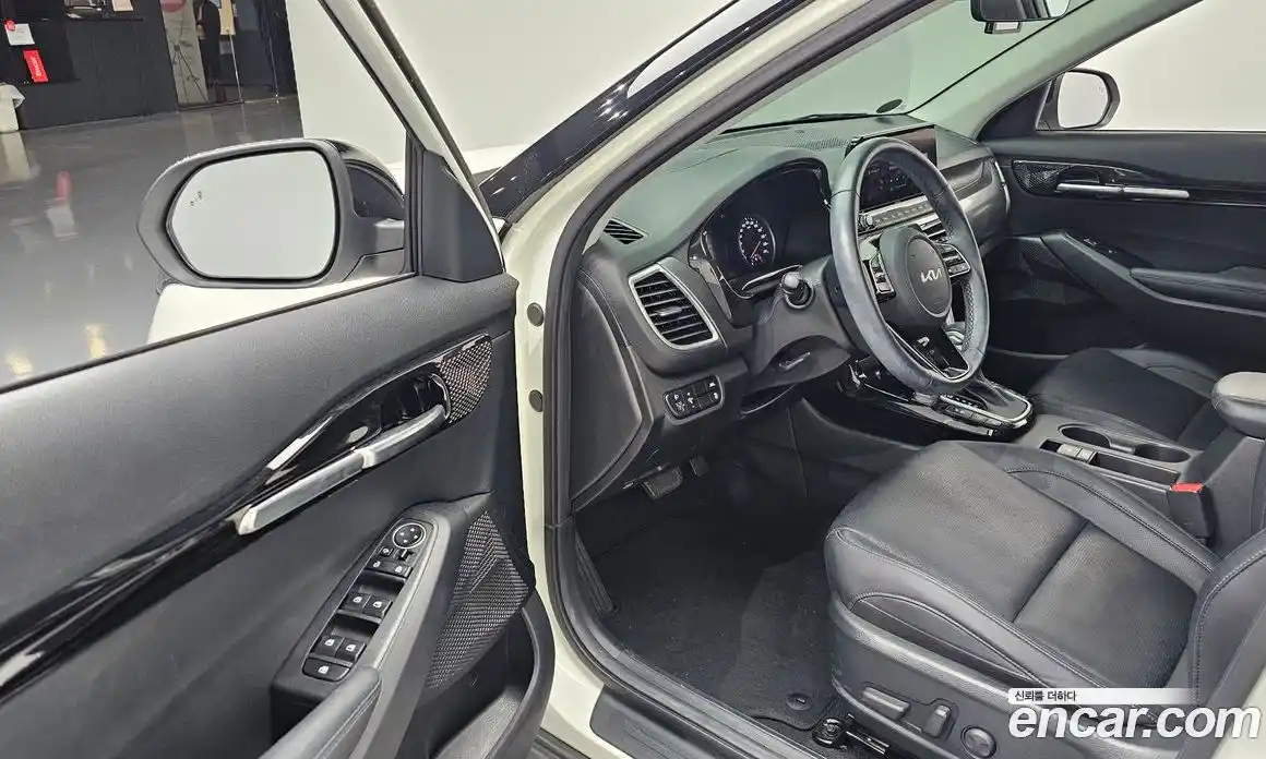 Kia Seltos 2023 1.6 Автомат в Москве № 55294, фото 5