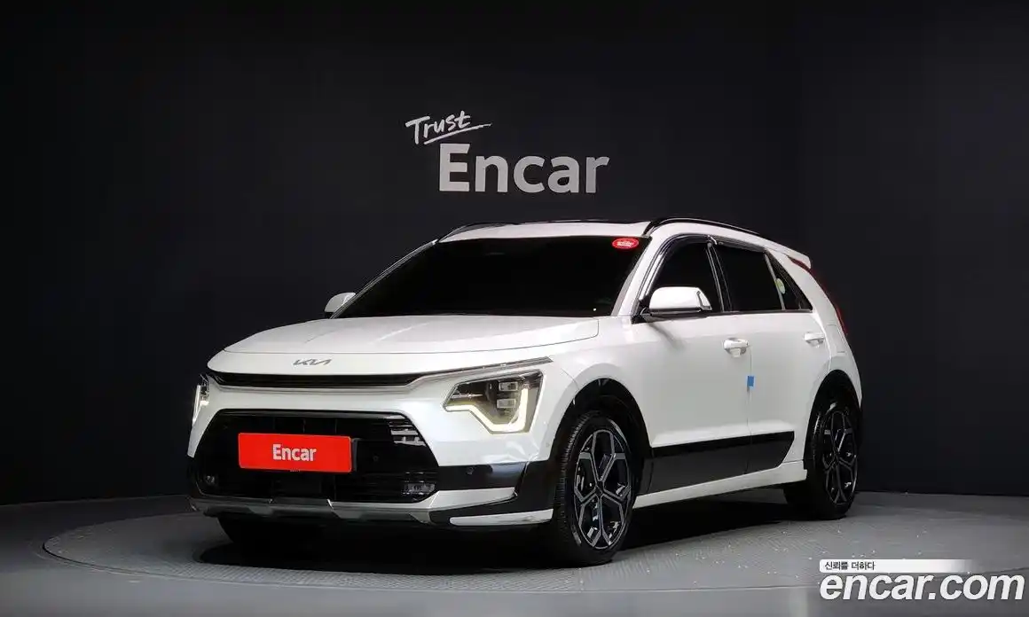 Kia Niro 2023 1.6 Автомат в Москве № 120605, фото 1