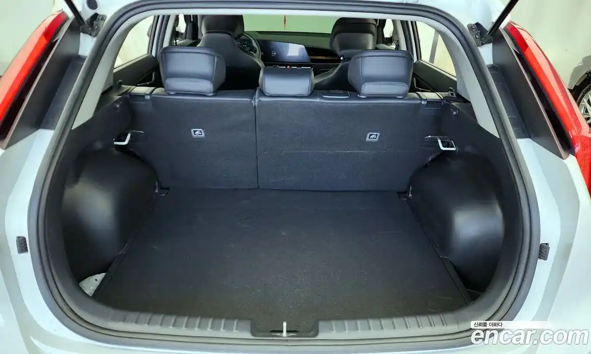 Kia Niro 2023 1.6 Автомат в Москве № 120605, фото 20