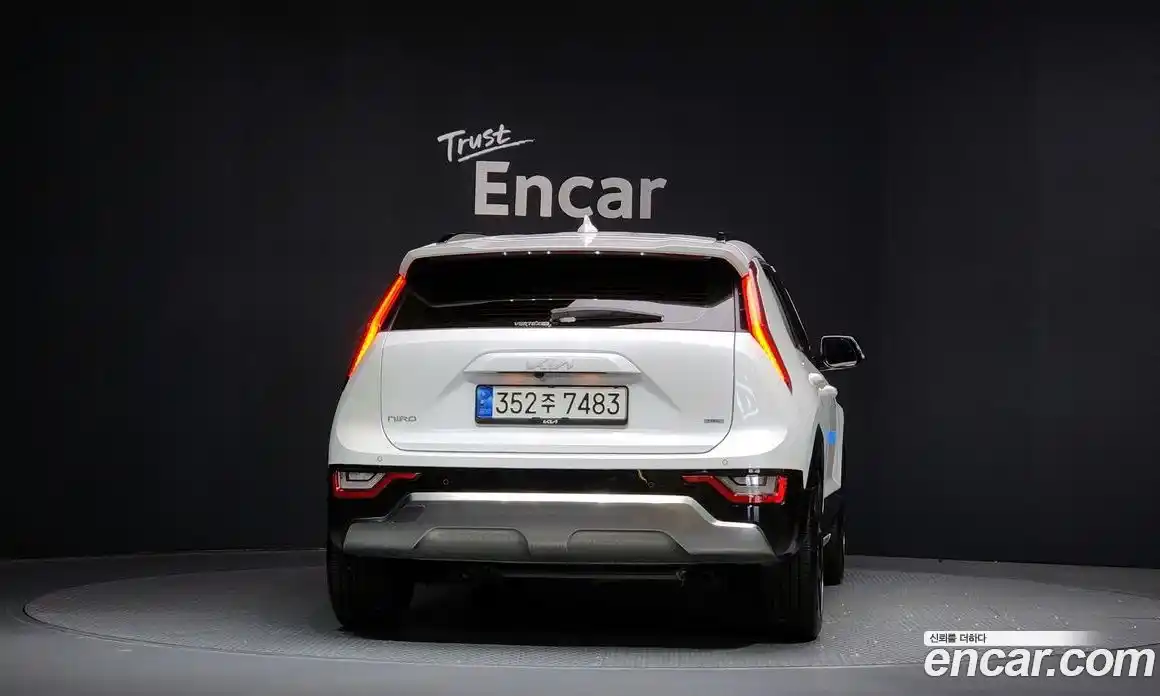 Kia Niro 2023 1.6 Автомат в Москве № 120605, фото 4