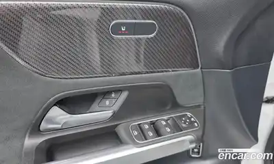 Mercedes-Benz GLB-Class 2022 2.0 Автомат в Москве № 135045, миниатюра 2