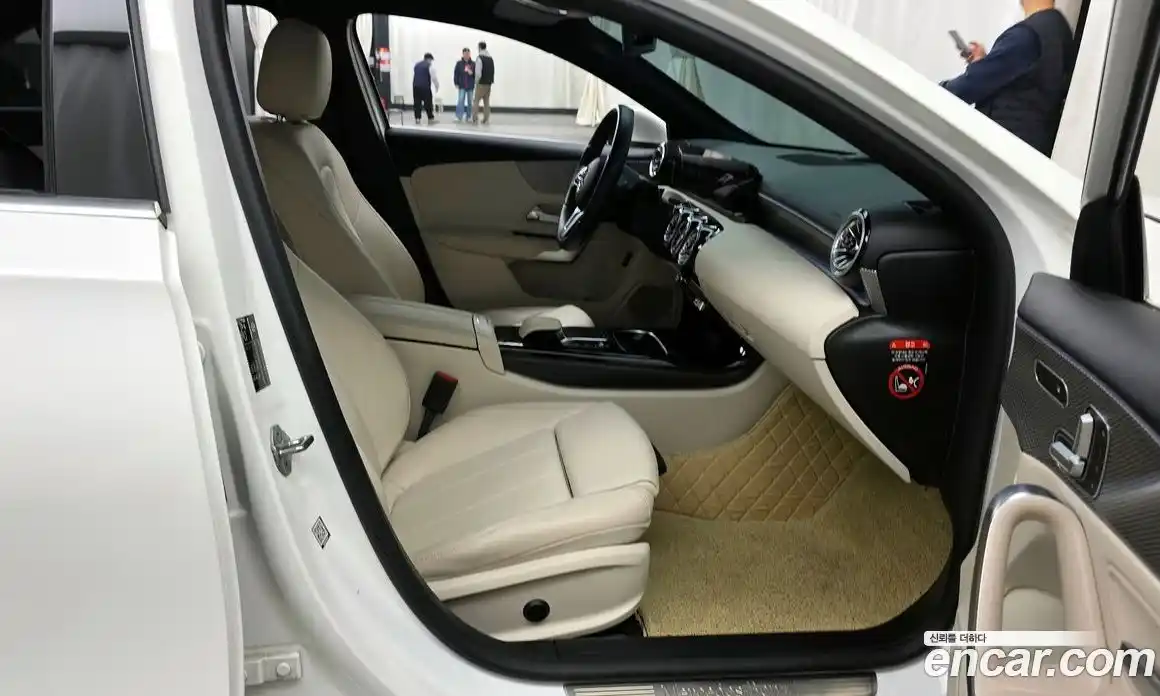 Mercedes-Benz A-Class 2023 2.0 Автомат в Москве № 142473, фото 12