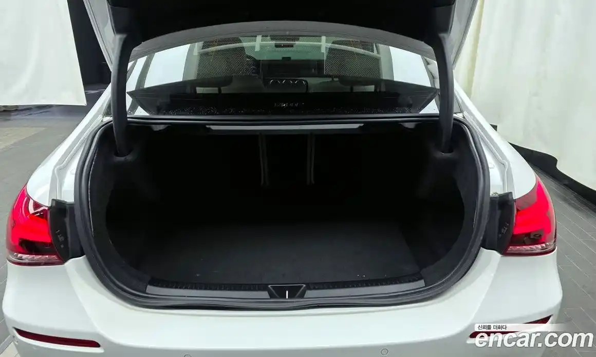 Mercedes-Benz A-Class 2023 2.0 Автомат в Москве № 142473, фото 3