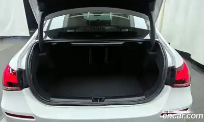 Mercedes-Benz A-Class 2023 2.0 Автомат в Москве № 142473, миниатюра 3