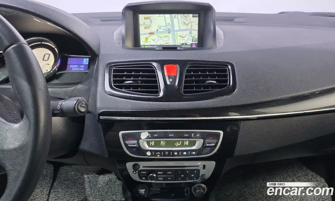 Renault SM3 2016 1.6 Автомат в Москве № 147866, фото 15