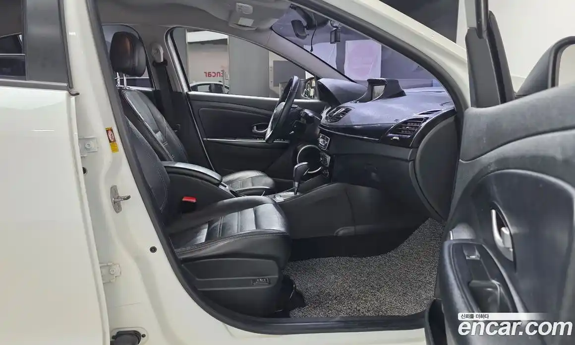 Renault SM3 2016 1.6 Автомат в Москве № 147866, фото 17