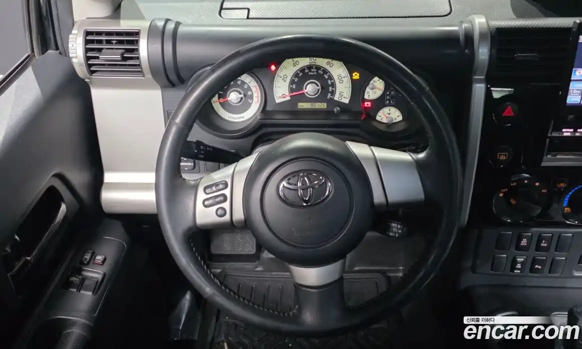 Toyota FJ Cruiser 2007 4.0 Автомат в Москве № 151238, фото 13