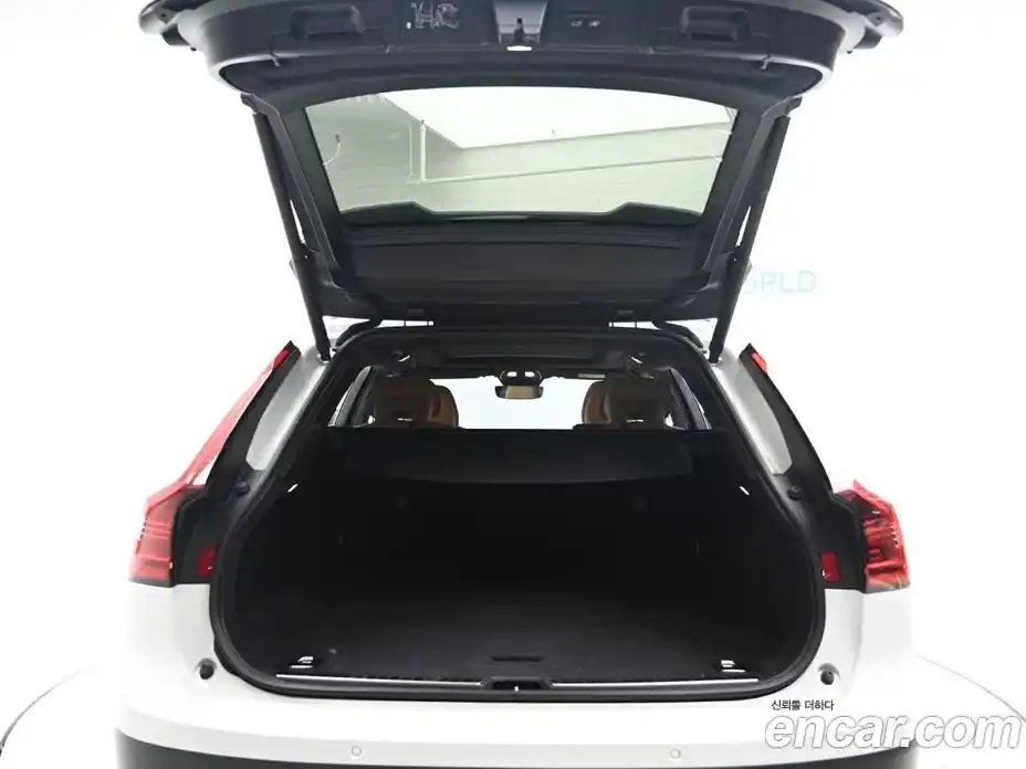 Volvo V90 2024 2.0 Автомат в Москве № 164145, фото 20