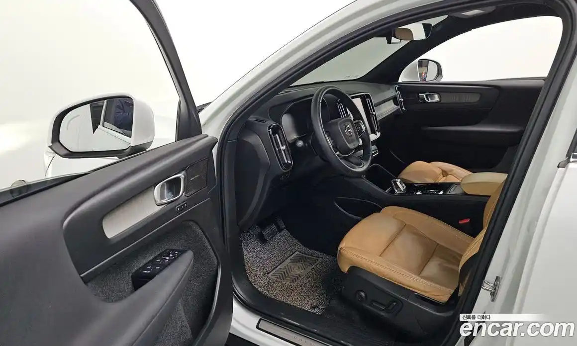 Volvo XC40 2022 2.0 Автомат в Москве № 164626, фото 13