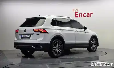 Volkswagen Tiguan 2021 2.0 Автомат в Москве № 168922, миниатюра 2