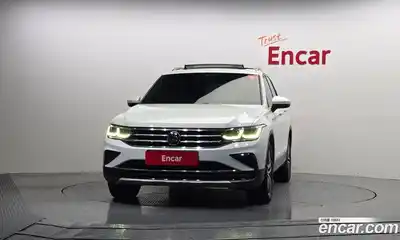 Volkswagen Tiguan 2021 2.0 Автомат в Москве № 168922, миниатюра 3