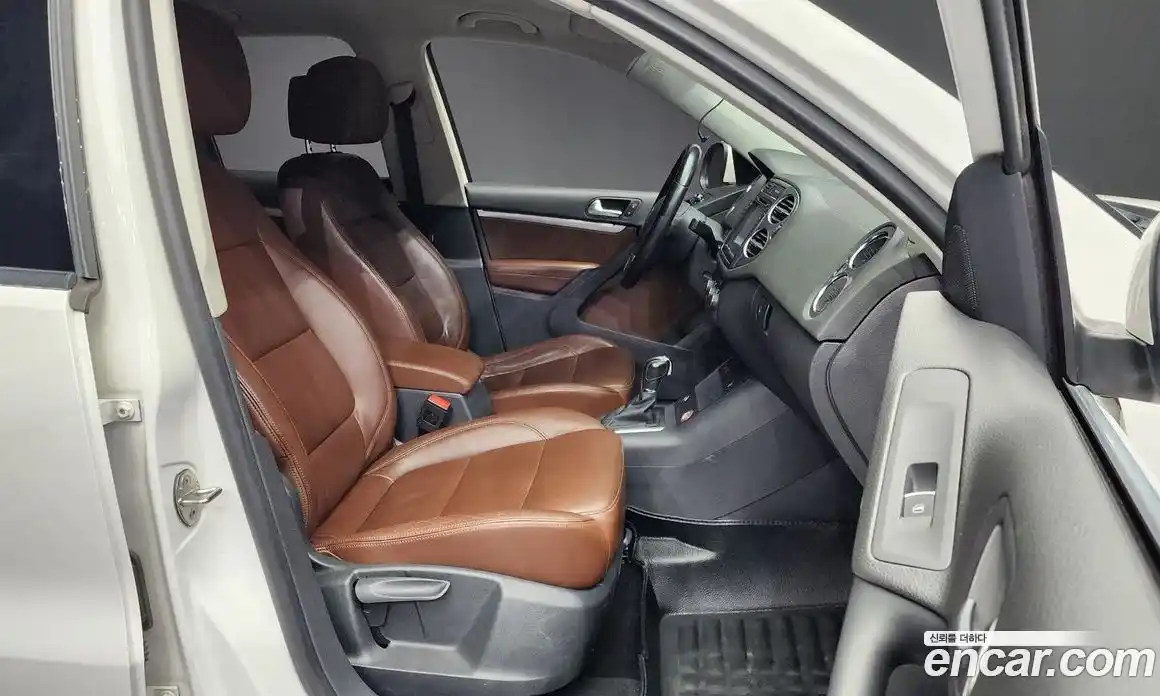 Volkswagen Tiguan 2014 2.0 Автомат в Москве № 168929, фото 11