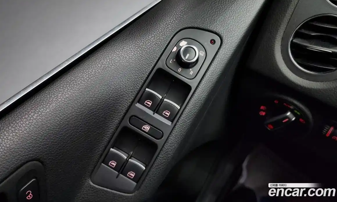 Volkswagen Tiguan 2014 2.0 Автомат в Москве № 168929, фото 18