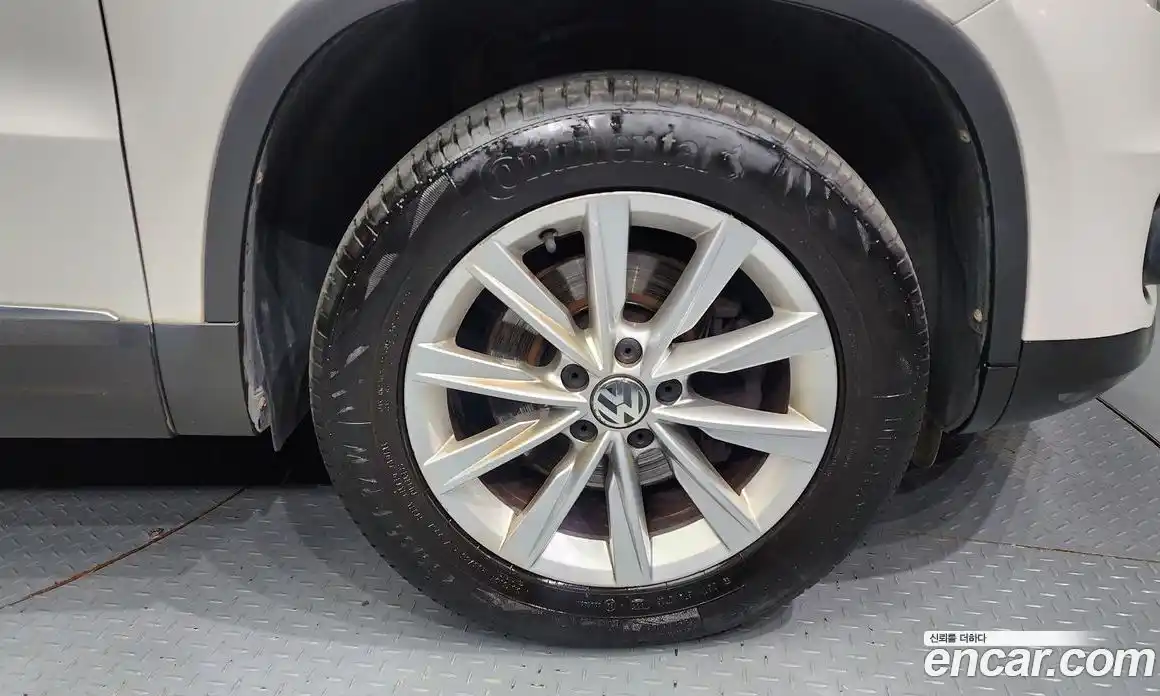 Volkswagen Tiguan 2014 2.0 Автомат в Москве № 168929, фото 5