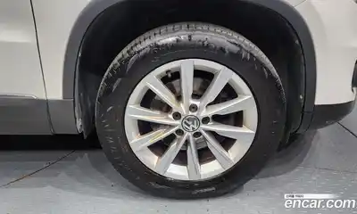 Volkswagen Tiguan 2014 2.0 Автомат в Москве № 168929, миниатюра 5