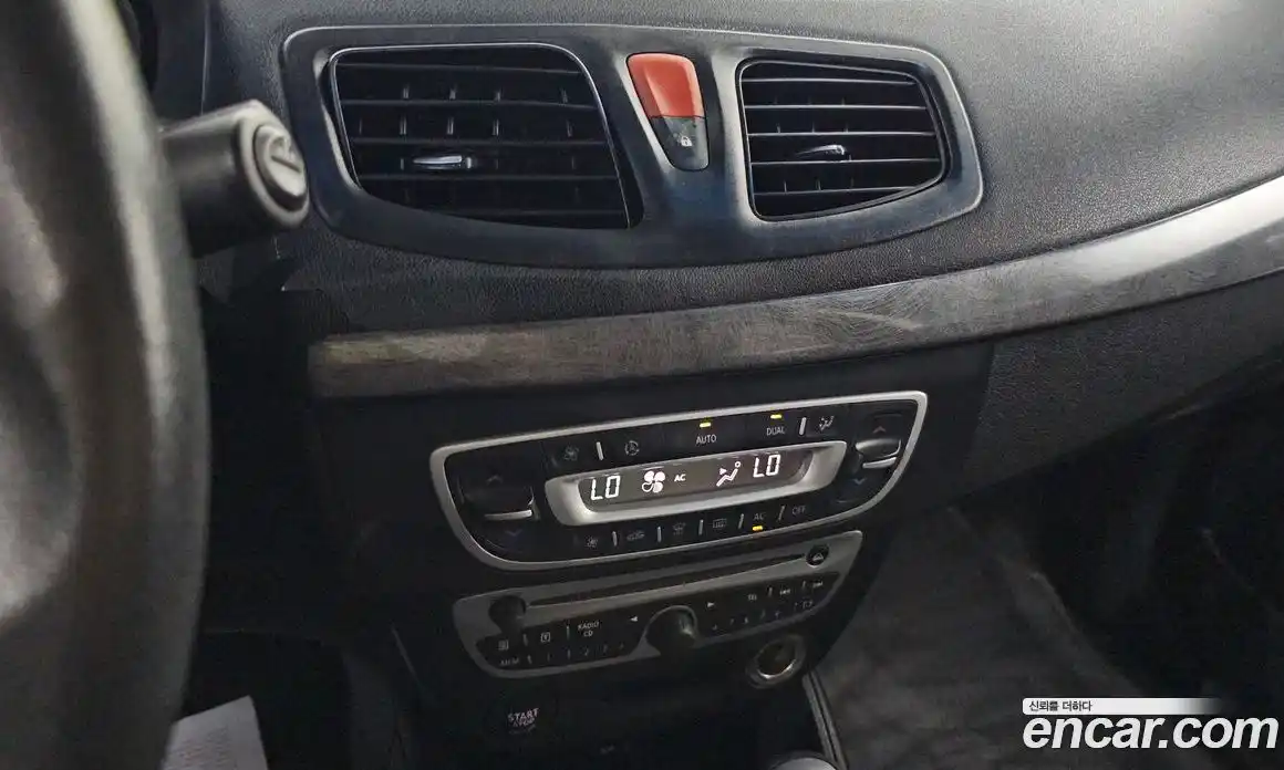 Renault SM3 2011 1.6 Автомат в Москве № 183909, фото 10