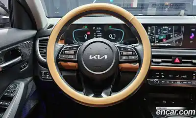 Kia Seltos 2023 1.6 Автомат в Москве № 194655, миниатюра 2
