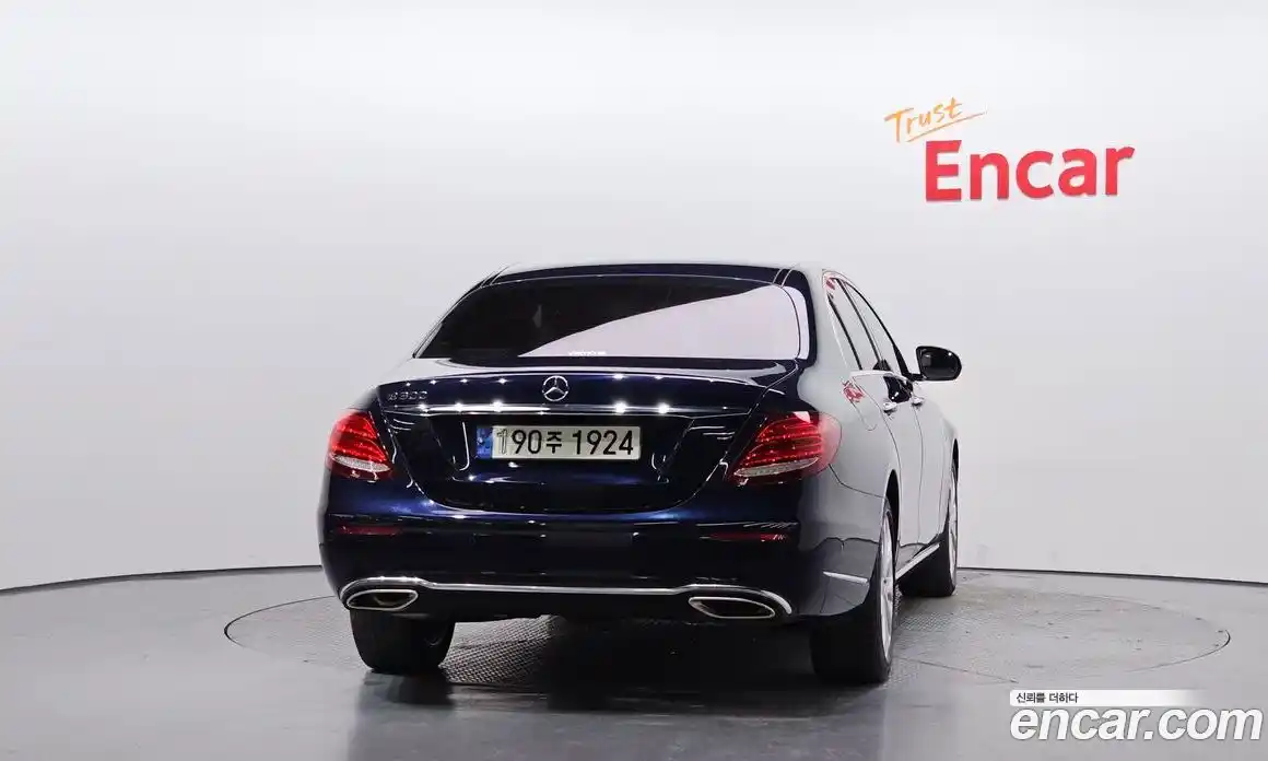 Mercedes-Benz E-Class 2018 2.0 Автомат в Москве № 195310, фото 3