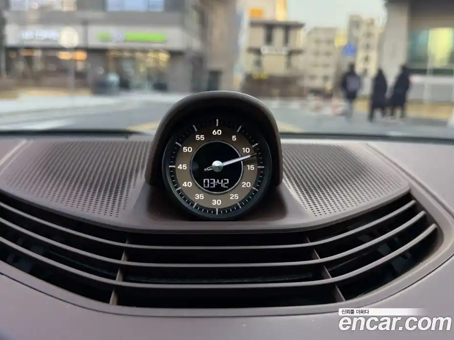 Porsche Taycan 2024 Автомат в Москве № 197911, фото 17