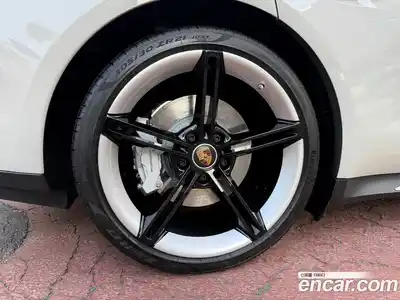 Porsche Taycan 2024 Автомат в Москве № 197911, миниатюра 3