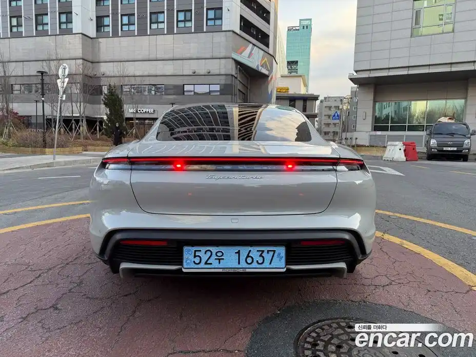 Porsche Taycan 2024 Автомат в Москве № 197911, фото 8