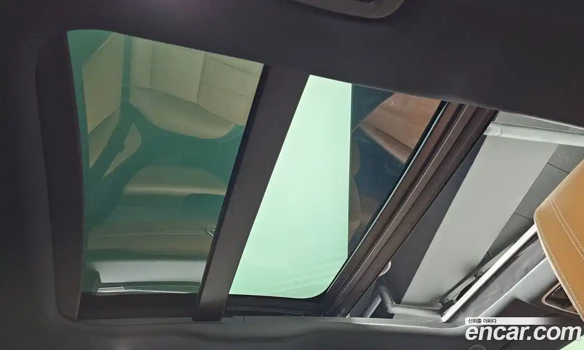 Land Rover Range-Rover Velar 2023 3.0 Автомат в Москве № 213345, фото 11