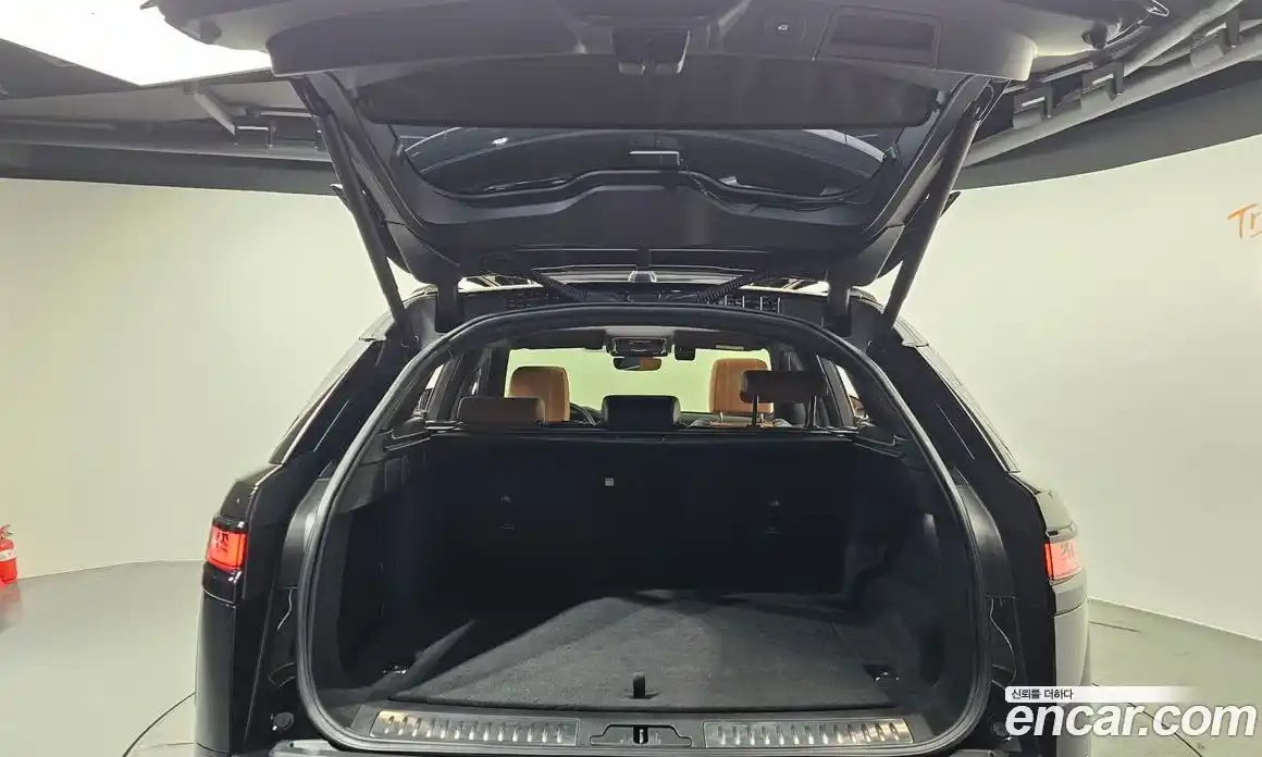 Land Rover Range-Rover Velar 2023 3.0 Автомат в Москве № 213345, фото 15