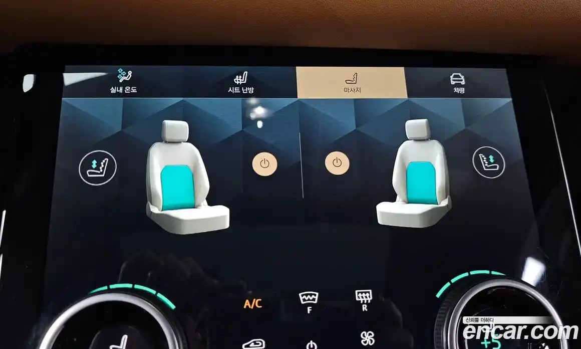 Land Rover Range-Rover Velar 2023 3.0 Автомат в Москве № 213345, фото 17