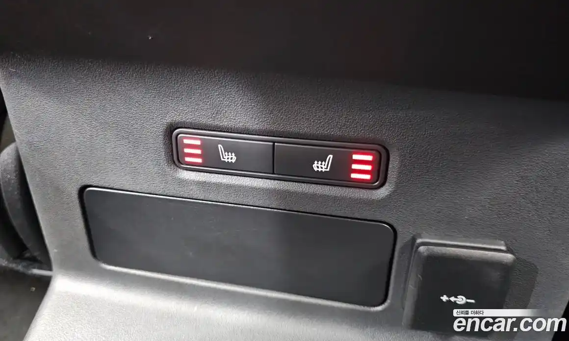 Land Rover Range-Rover Velar 2023 3.0 Автомат в Москве № 213345, фото 19