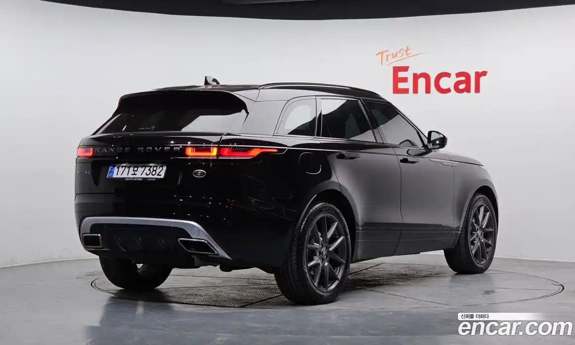 Land Rover Range-Rover Velar 2023 3.0 Автомат в Москве № 213345, фото 2