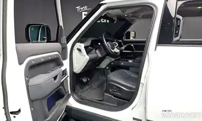 Land Rover Defender, 2023