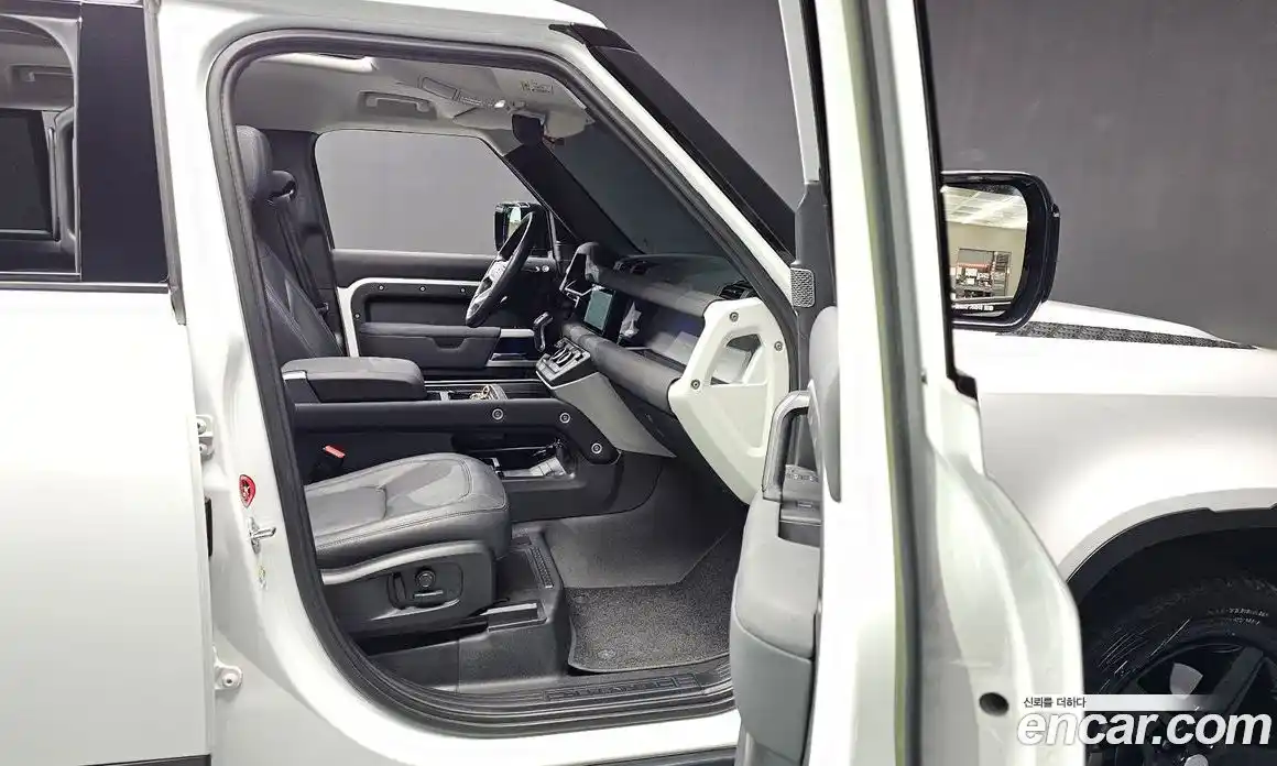 Land Rover Defender 2023 3.0 Автомат в Москве № 213382, фото 15