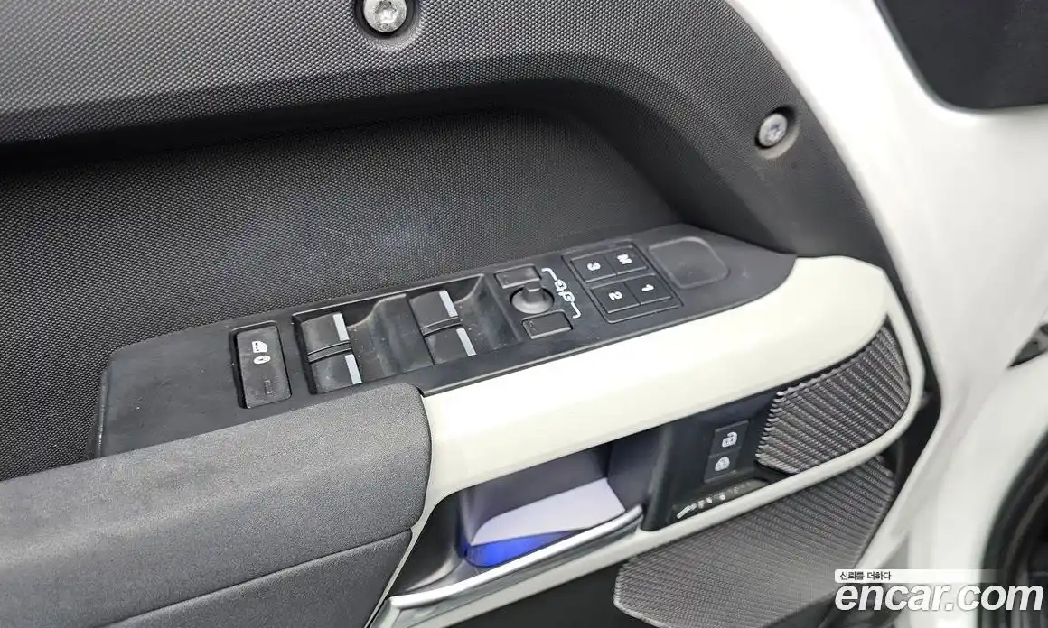 Land Rover Defender 2023 3.0 Автомат в Москве № 213382, фото 3