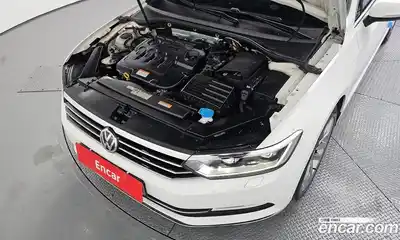 Volkswagen Passat 2018 2.0 Автомат в Москве № 215142, миниатюра 3