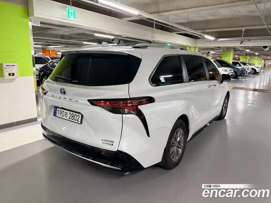 Toyota Sienna 2024 2.5 Автомат в Москве № 215622, фото 4