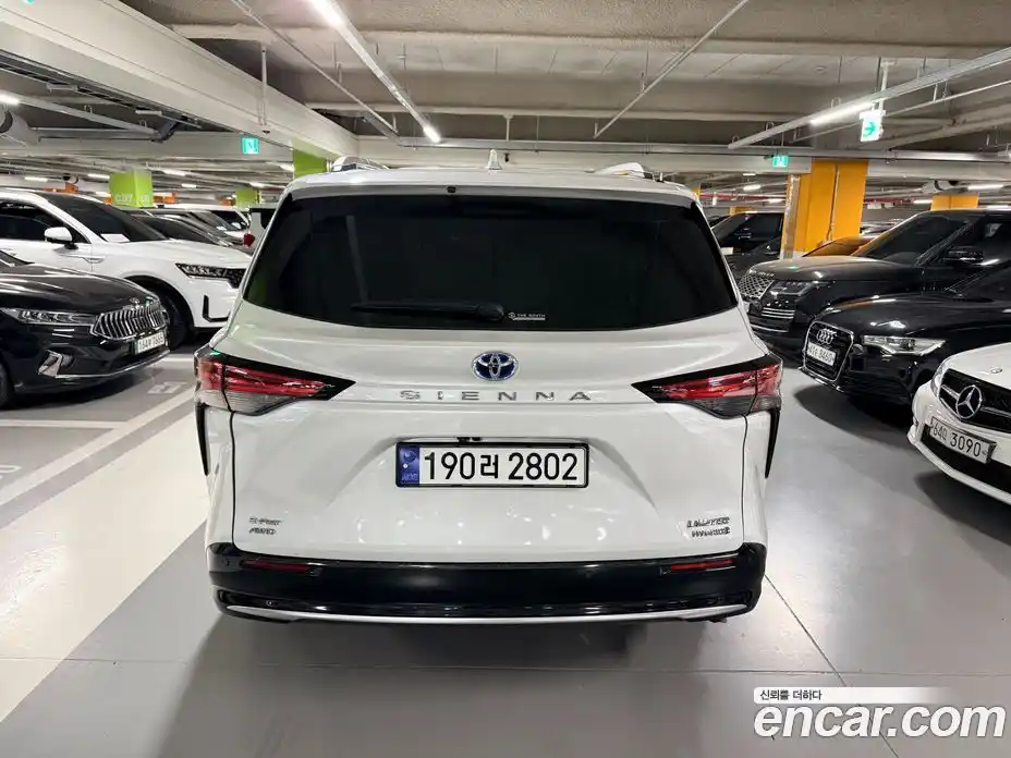 Toyota Sienna 2024 2.5 Автомат в Москве № 215622, фото 5