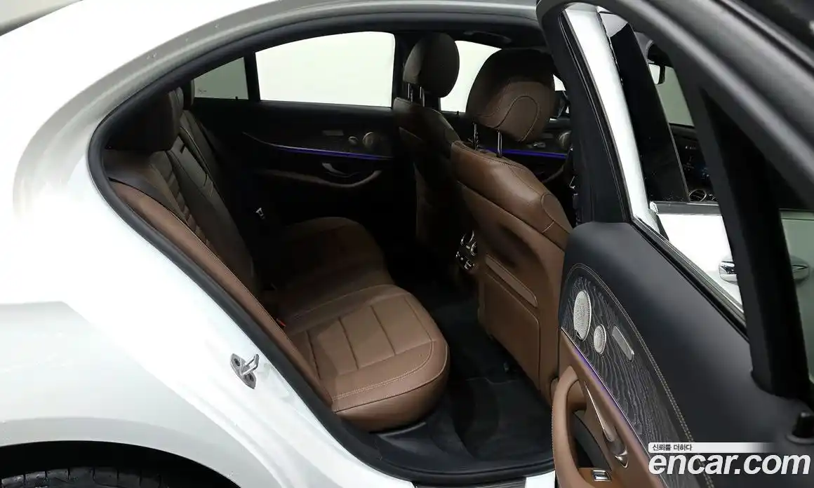 Mercedes-Benz E-Class 2023 2.0 Автомат в Москве № 218534, фото 12