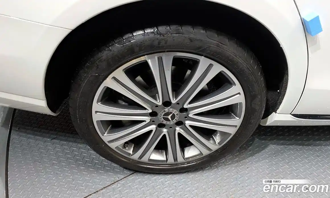 Mercedes-Benz E-Class 2023 2.0 Автомат в Москве № 218534, фото 5