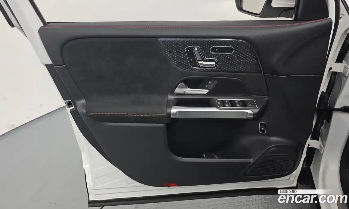 Mercedes-Benz GLB-Class 2025 2.0 Автомат в Москве № 229431, фото 17