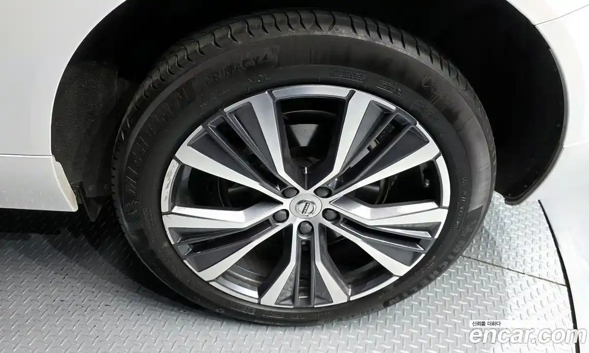 Volvo XC60 2022 2.0 Автомат в Москве № 230395, фото 5