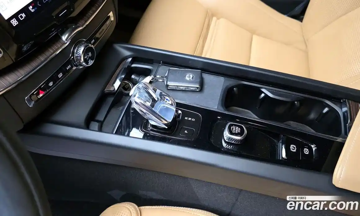 Volvo XC60 2022 2.0 Автомат в Москве № 230395, фото 9