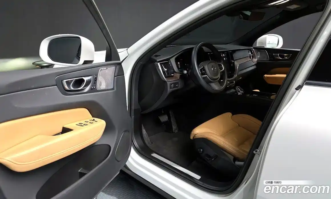 Volvo XC60 2022 2.0 Автомат в Москве № 230395, фото 10