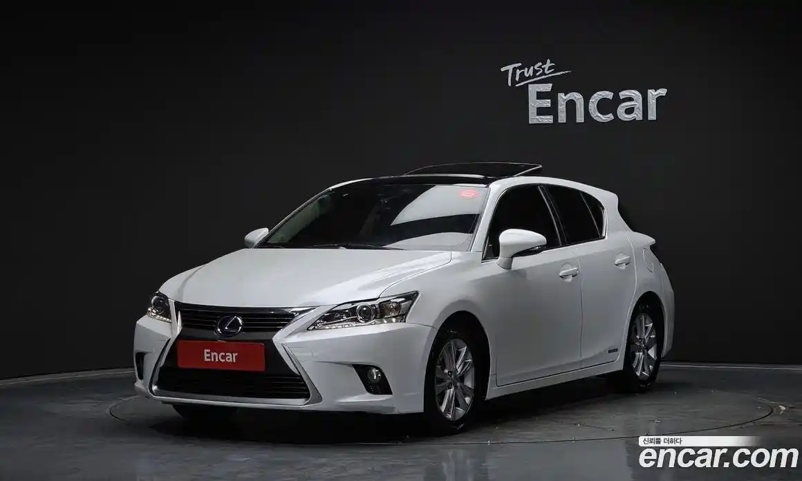 Lexus CT200h 2015 1.8 Автомат в Москве № 231983, фото 11