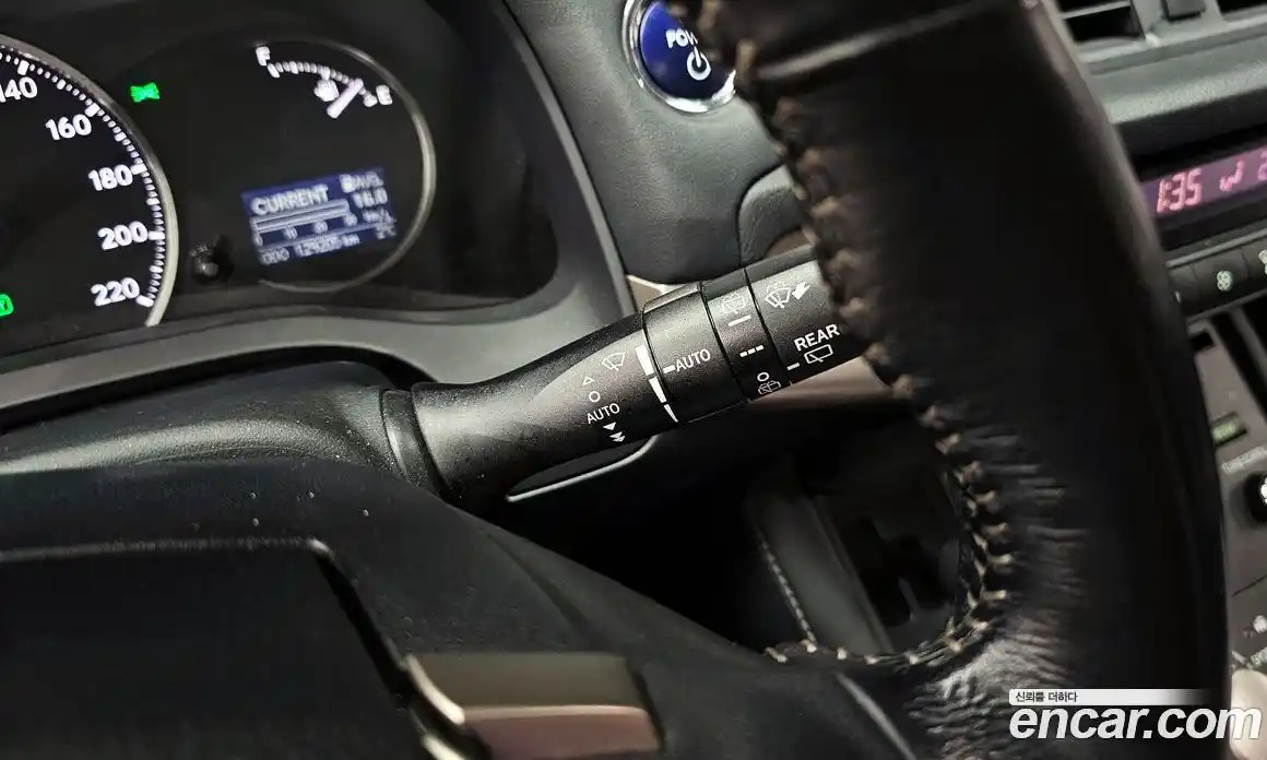 Lexus CT200h 2015 1.8 Автомат в Москве № 231983, фото 15