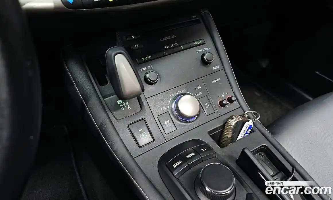 Lexus CT200h 2015 1.8 Автомат в Москве № 231983, фото 3